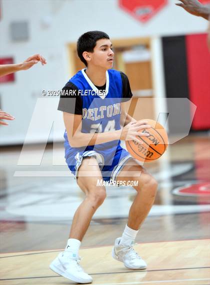 Thumbnail 1 in Eau Gallie vs Deltona (Barracuda New Years Shootout) photogallery.