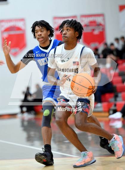 Thumbnail 1 in Eau Gallie vs Deltona (Barracuda New Years Shootout) photogallery.