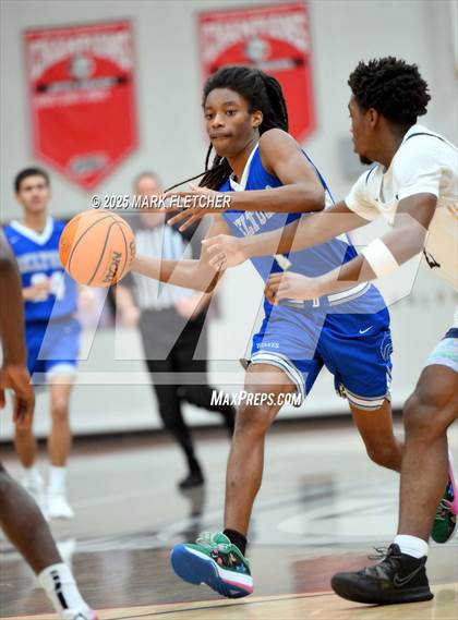 Thumbnail 3 in Eau Gallie vs Deltona (Barracuda New Years Shootout) photogallery.