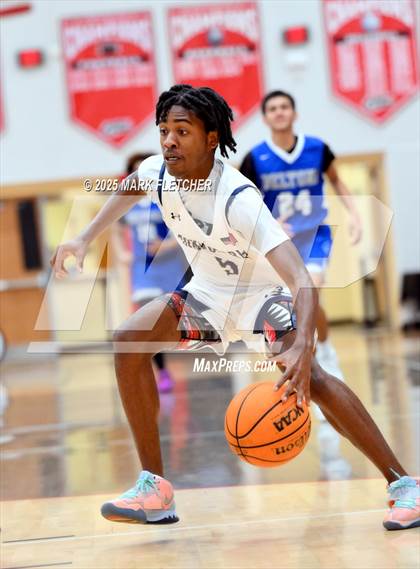 Thumbnail 1 in Eau Gallie vs Deltona (Barracuda New Years Shootout) photogallery.