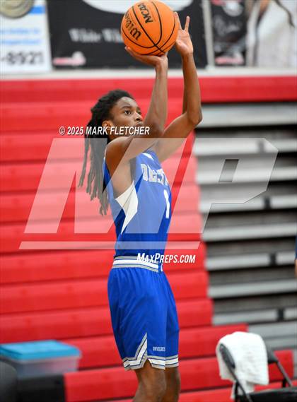 Thumbnail 2 in Eau Gallie vs Deltona (Barracuda New Years Shootout) photogallery.