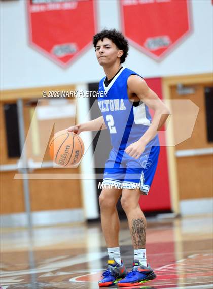 Thumbnail 2 in Eau Gallie vs Deltona (Barracuda New Years Shootout) photogallery.