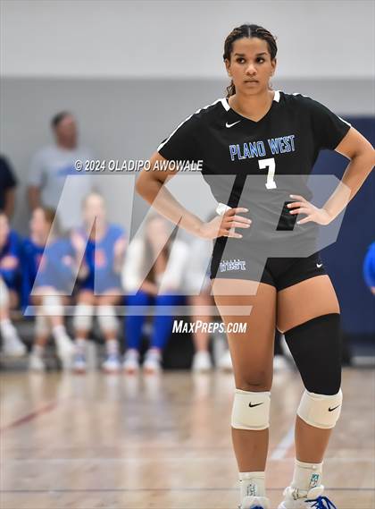 Thumbnail 3 in Plano West vs. Emerson photogallery.