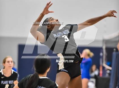 Thumbnail 3 in Plano West vs. Emerson photogallery.