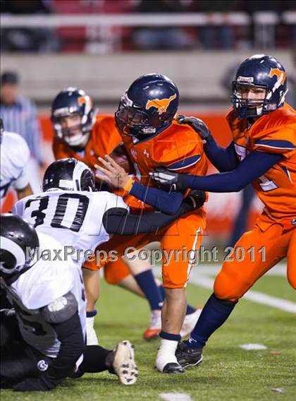 Thumbnail 3 in Highland vs. Mountain Crest (UHSAA 4A Final) photogallery.