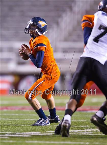 Thumbnail 2 in Highland vs. Mountain Crest (UHSAA 4A Final) photogallery.