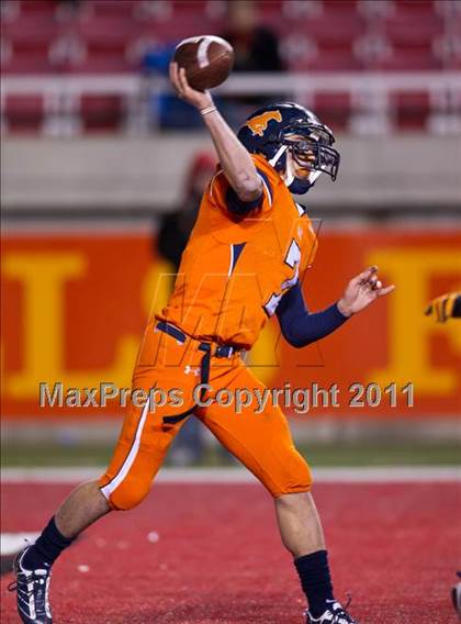 Thumbnail 2 in Highland vs. Mountain Crest (UHSAA 4A Final) photogallery.
