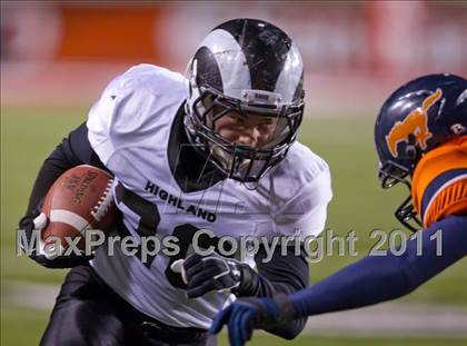 Thumbnail 3 in Highland vs. Mountain Crest (UHSAA 4A Final) photogallery.
