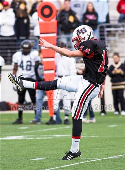 Thumbnail 1 in Klein Oak vs. Lake Highlands (DII Regional Finals) photogallery.