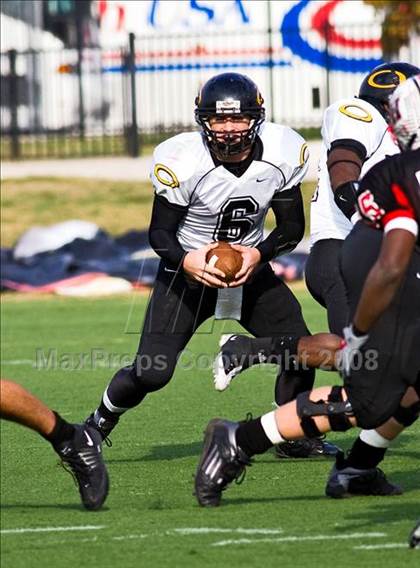 Thumbnail 3 in Klein Oak vs. Lake Highlands (DII Regional Finals) photogallery.