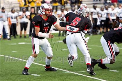 Thumbnail 3 in Klein Oak vs. Lake Highlands (DII Regional Finals) photogallery.
