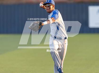 Thumbnail 2 in Hebron vs. Flower Mound Game 1 (UIL 6A Regional Quarterfinal) photogallery.