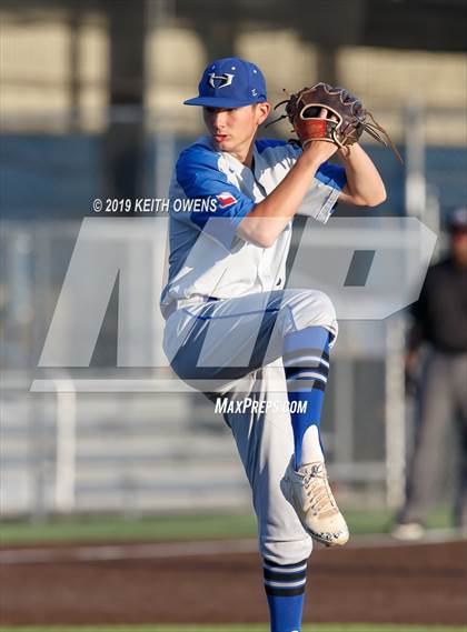 Thumbnail 2 in Hebron vs. Flower Mound Game 1 (UIL 6A Regional Quarterfinal) photogallery.