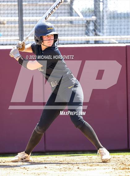 Thumbnail 1 in Memorial @ Heritage photogallery.