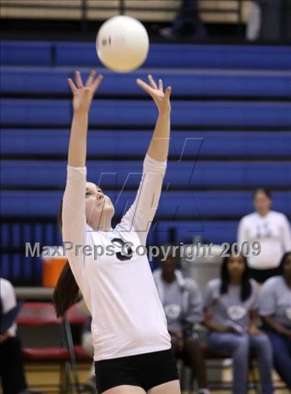 Thumbnail 1 in McCallum vs. Hendrickson (4A Region IV - Bi-District) photogallery.