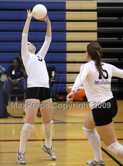 Thumbnail 3 in McCallum vs. Hendrickson (4A Region IV - Bi-District) photogallery.
