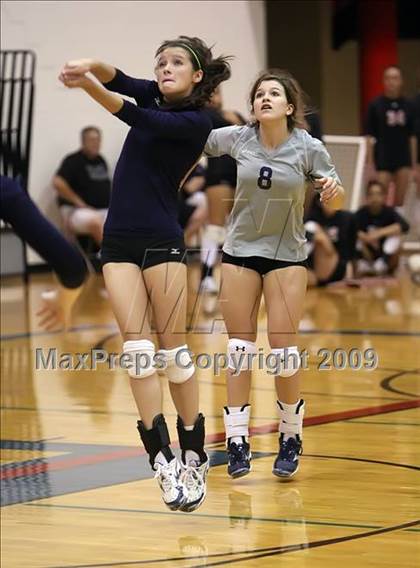 Thumbnail 3 in McCallum vs. Hendrickson (4A Region IV - Bi-District) photogallery.