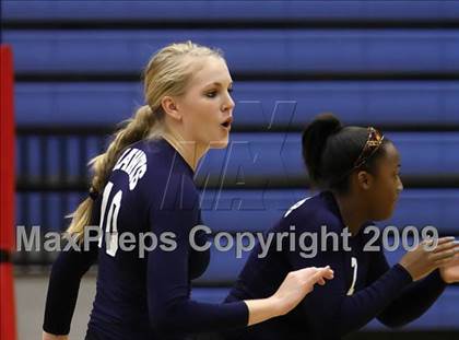 Thumbnail 1 in McCallum vs. Hendrickson (4A Region IV - Bi-District) photogallery.