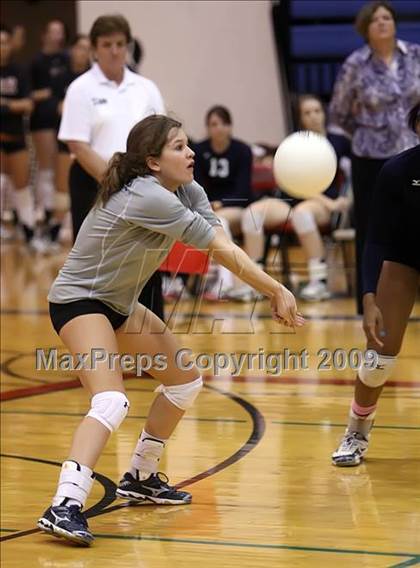 Thumbnail 2 in McCallum vs. Hendrickson (4A Region IV - Bi-District) photogallery.