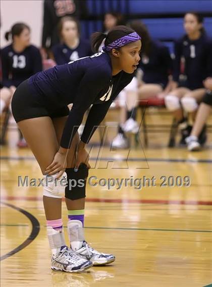 Thumbnail 2 in McCallum vs. Hendrickson (4A Region IV - Bi-District) photogallery.