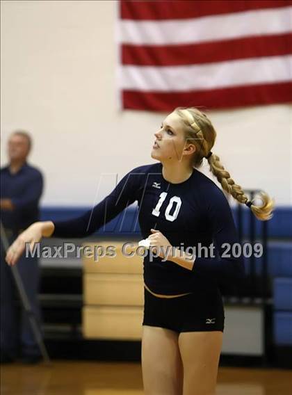 Thumbnail 2 in McCallum vs. Hendrickson (4A Region IV - Bi-District) photogallery.