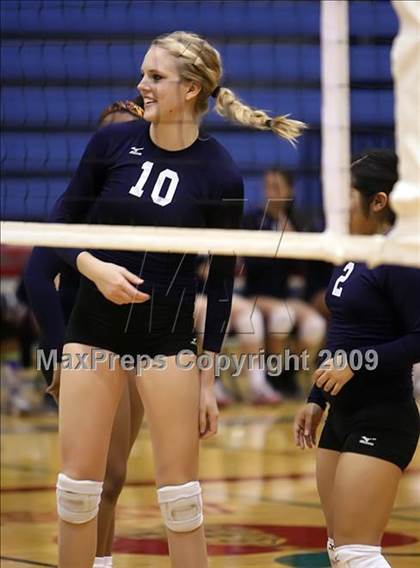 Thumbnail 1 in McCallum vs. Hendrickson (4A Region IV - Bi-District) photogallery.