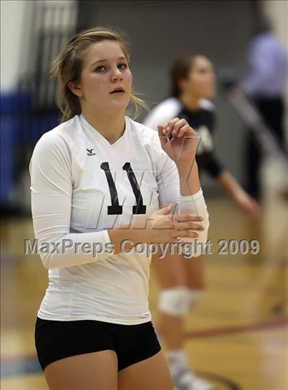 Thumbnail 1 in McCallum vs. Hendrickson (4A Region IV - Bi-District) photogallery.