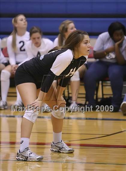 Thumbnail 3 in McCallum vs. Hendrickson (4A Region IV - Bi-District) photogallery.