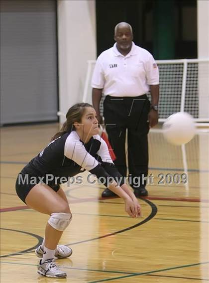 Thumbnail 2 in McCallum vs. Hendrickson (4A Region IV - Bi-District) photogallery.