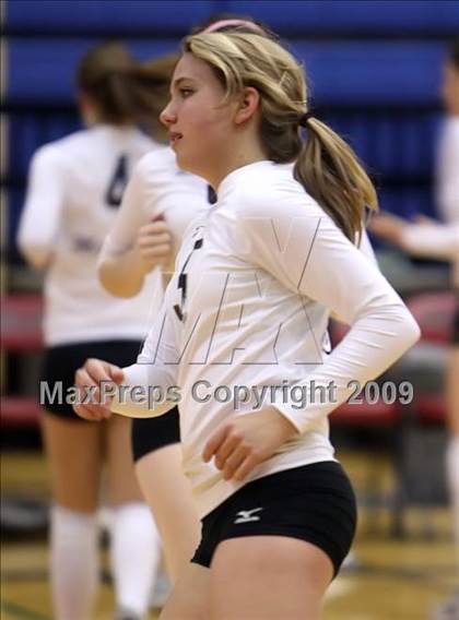 Thumbnail 2 in McCallum vs. Hendrickson (4A Region IV - Bi-District) photogallery.