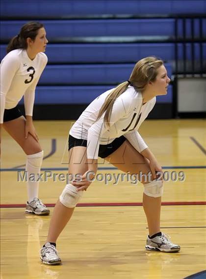 Thumbnail 2 in McCallum vs. Hendrickson (4A Region IV - Bi-District) photogallery.