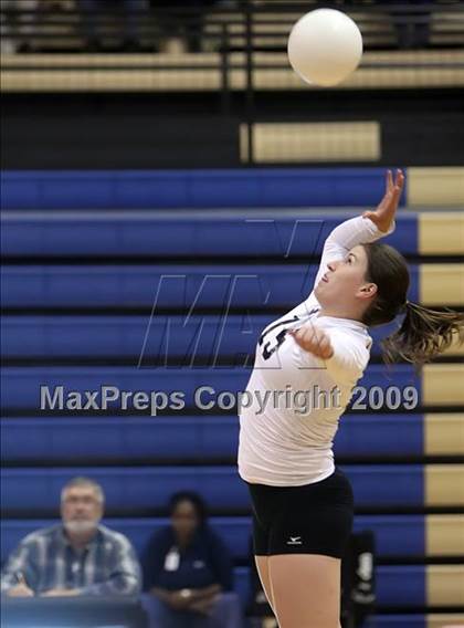 Thumbnail 1 in McCallum vs. Hendrickson (4A Region IV - Bi-District) photogallery.
