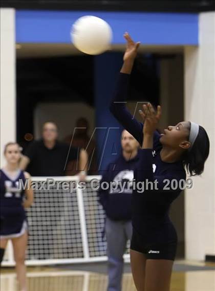Thumbnail 3 in McCallum vs. Hendrickson (4A Region IV - Bi-District) photogallery.