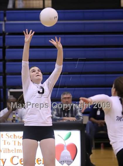 Thumbnail 2 in McCallum vs. Hendrickson (4A Region IV - Bi-District) photogallery.
