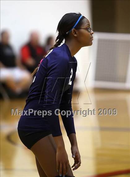 Thumbnail 3 in McCallum vs. Hendrickson (4A Region IV - Bi-District) photogallery.