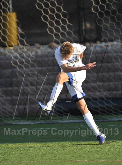 Thumbnail 3 in Highlands Ranch vs. Denver East (CHSAA 5A First Round) photogallery.
