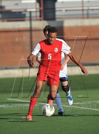 Thumbnail 1 in Highlands Ranch vs. Denver East (CHSAA 5A First Round) photogallery.