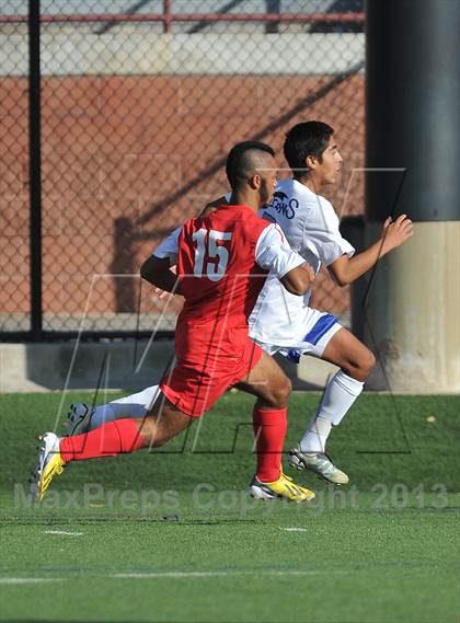 Thumbnail 1 in Highlands Ranch vs. Denver East (CHSAA 5A First Round) photogallery.