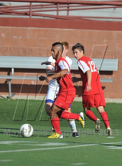 Thumbnail 3 in Highlands Ranch vs. Denver East (CHSAA 5A First Round) photogallery.