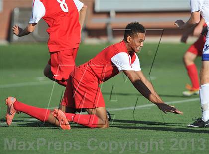 Thumbnail 3 in Highlands Ranch vs. Denver East (CHSAA 5A First Round) photogallery.