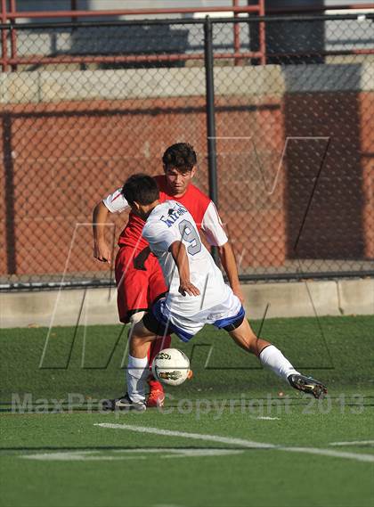 Thumbnail 2 in Highlands Ranch vs. Denver East (CHSAA 5A First Round) photogallery.