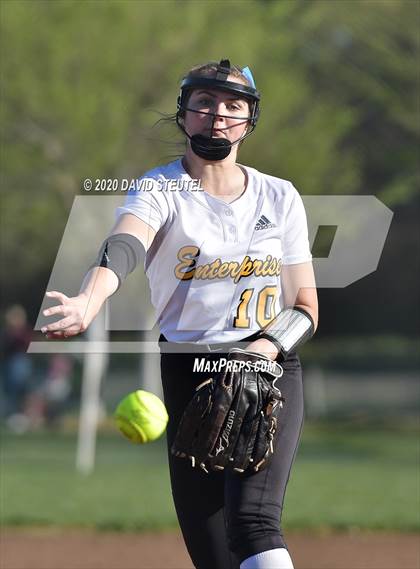 Thumbnail 1 in Las Plumas vs. Enterprise (Pleasant Valley Tournament) photogallery.