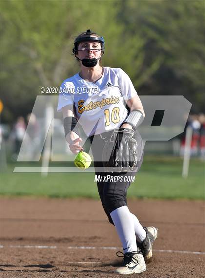 Thumbnail 1 in Las Plumas vs. Enterprise (Pleasant Valley Tournament) photogallery.