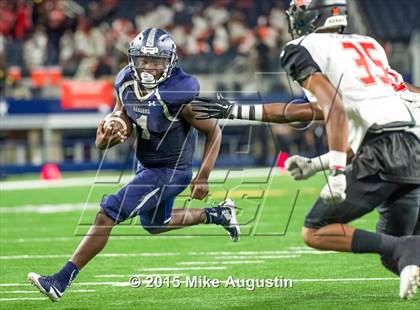 Thumbnail 1 in Lancaster vs. Lone Star (UIL 5A D2 Quarterfinal) photogallery.
