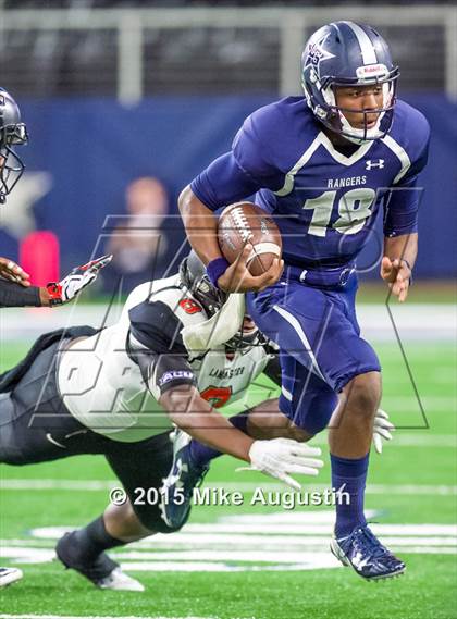 Thumbnail 1 in Lancaster vs. Lone Star (UIL 5A D2 Quarterfinal) photogallery.
