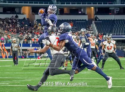 Thumbnail 2 in Lancaster vs. Lone Star (UIL 5A D2 Quarterfinal) photogallery.