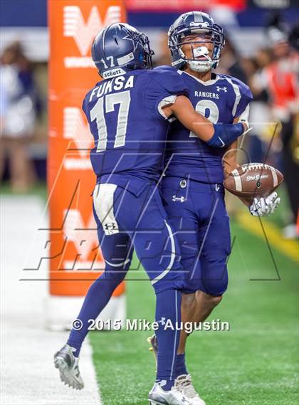 Thumbnail 2 in Lancaster vs. Lone Star (UIL 5A D2 Quarterfinal) photogallery.
