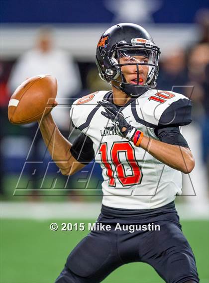 Thumbnail 2 in Lancaster vs. Lone Star (UIL 5A D2 Quarterfinal) photogallery.