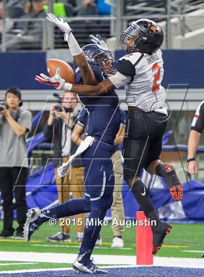 Thumbnail 3 in Lancaster vs. Lone Star (UIL 5A D2 Quarterfinal) photogallery.