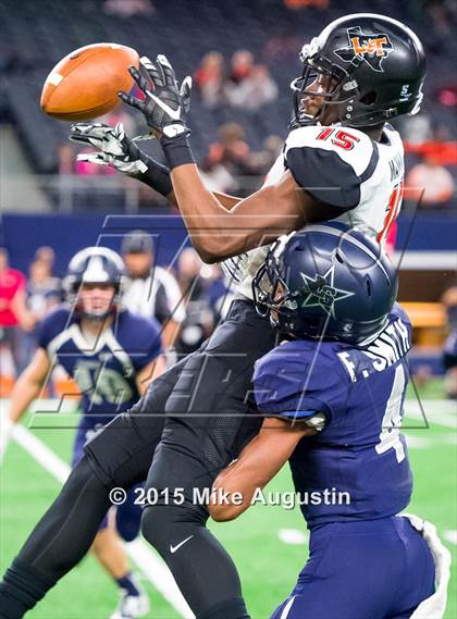 Thumbnail 1 in Lancaster vs. Lone Star (UIL 5A D2 Quarterfinal) photogallery.